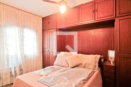 Casa à venda com 530m², 4 quartos e 6 vagas Casa à venda com 530m², 4 quartos e 6 vagasEdícula - Suíte