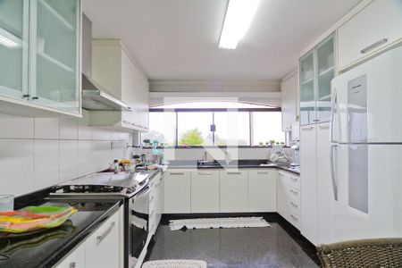 Casa à venda com 530m², 4 quartos e 6 vagas Casa à venda com 530m², 4 quartos e 6 vagasCozinha