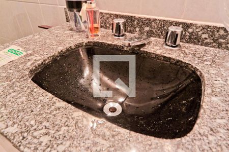 Casa à venda com 530m², 4 quartos e 6 vagas Casa à venda com 530m², 4 quartos e 6 vagasBanheiro da Suíte 1