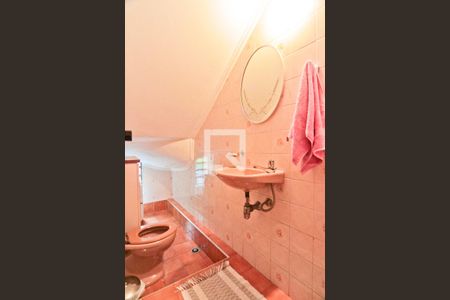 Casa à venda com 530m², 4 quartos e 6 vagas Casa à venda com 530m², 4 quartos e 6 vagasEdícula - Lavabo