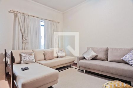 Casa à venda com 530m², 4 quartos e 6 vagas Casa à venda com 530m², 4 quartos e 6 vagasHall