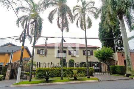 Casa à venda com 530m², 4 quartos e 6 vagas Casa à venda com 530m², 4 quartos e 6 vagasFachada