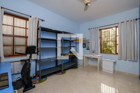 Casa à venda com 190m², 5 quartos e 3 vagas Casa à venda com 190m², 5 quartos e 3 vagasQuarto 4