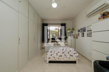Casa à venda com 190m², 5 quartos e 3 vagas Casa à venda com 190m², 5 quartos e 3 vagasQuarto 3