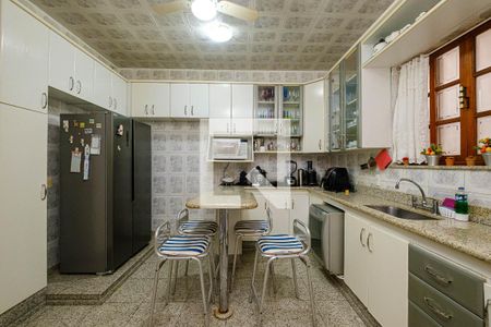 Casa à venda com 190m², 5 quartos e 3 vagas Casa à venda com 190m², 5 quartos e 3 vagasCozinha