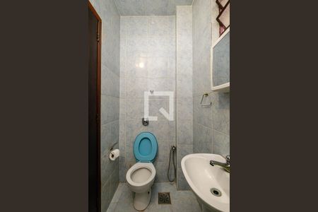 Casa à venda com 190m², 5 quartos e 3 vagas Casa à venda com 190m², 5 quartos e 3 vagasBanheiro de Serviço