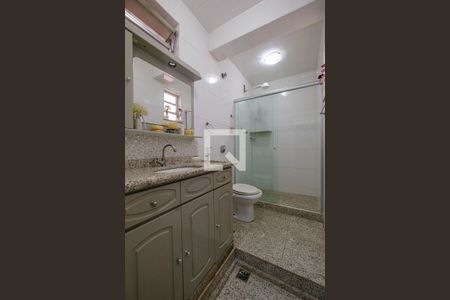 Casa à venda com 190m², 5 quartos e 3 vagas Casa à venda com 190m², 5 quartos e 3 vagasBanheiro Suíte