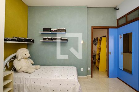 Casa à venda com 190m², 5 quartos e 3 vagas Casa à venda com 190m², 5 quartos e 3 vagasQuarto Suíte