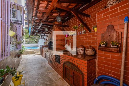 Casa à venda com 190m², 5 quartos e 3 vagas Casa à venda com 190m², 5 quartos e 3 vagasChurrasqueira