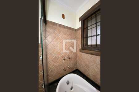 Casa à venda com 430m², 5 quartos e 5 vagasBox do Banheiro da Suíte 