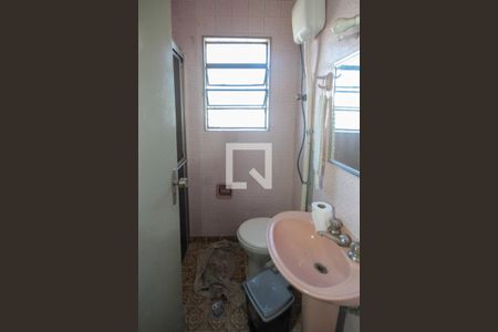 Casa à venda com 360m², 4 quartos e 3 vagas Casa à venda com 360m², 4 quartos e 3 vagasBanheiro de Serviço