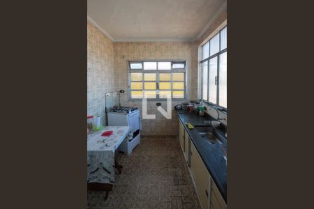 Casa à venda com 360m², 4 quartos e 3 vagas Casa à venda com 360m², 4 quartos e 3 vagasCozinha