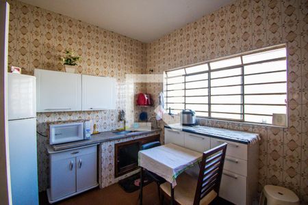 Casa à venda com 170m², 4 quartos e 2 vagas Casa à venda com 170m², 4 quartos e 2 vagasCozinha