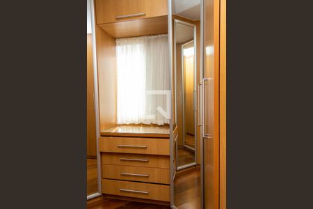 Apartamento à venda com 195m², 3 quartos e 3 vagas Apartamento à venda com 195m², 3 quartos e 3 vagasCloset