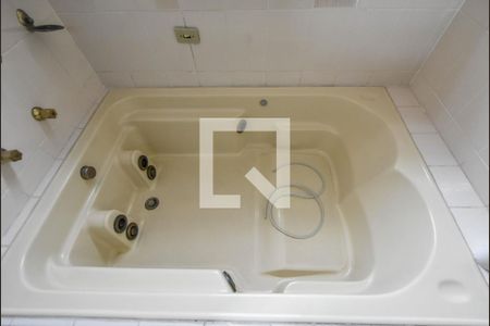 Casa à venda com 220m², 3 quartos e 2 vagasBanheiro Suíte 01