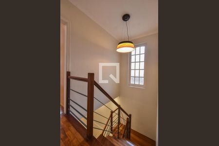 Casa à venda com 220m², 3 quartos e 2 vagasEscada 