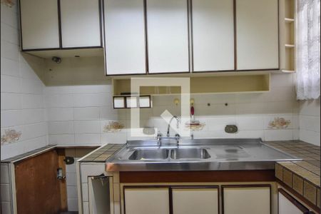 Casa à venda com 220m², 3 quartos e 2 vagasCozinha 