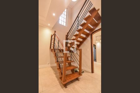 Casa à venda com 220m², 3 quartos e 2 vagasEscada