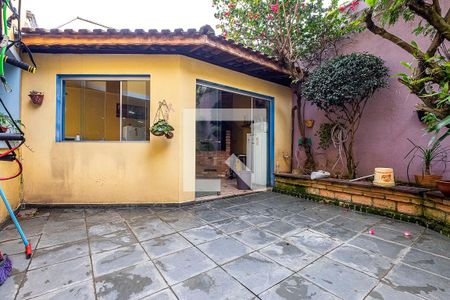 Casa à venda com 165m², 3 quartos e 2 vagas Casa à venda com 165m², 3 quartos e 2 vagasQuintal