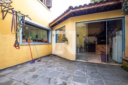 Casa à venda com 165m², 3 quartos e 2 vagas Casa à venda com 165m², 3 quartos e 2 vagasQuintal
