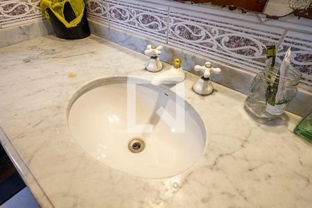 Casa à venda com 165m², 3 quartos e 2 vagas Casa à venda com 165m², 3 quartos e 2 vagasSuíte - Banheiro