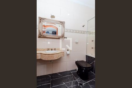 Casa à venda com 650m², 5 quartos e 6 vagasBanheiro da Suíte 1