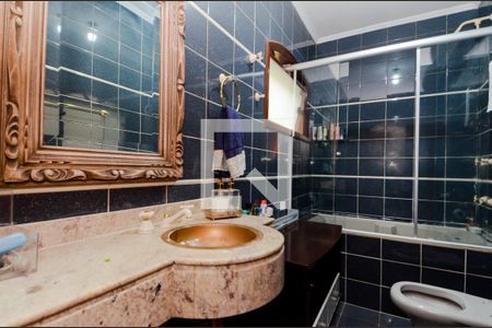 Casa à venda com 650m², 5 quartos e 6 vagasBanheiro da Suíte 2