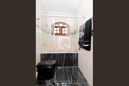 Casa à venda com 650m², 5 quartos e 6 vagasBanheiro da Suíte 1