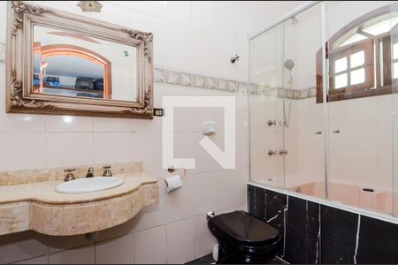 Casa à venda com 650m², 5 quartos e 6 vagasBanheiro da Suíte 1