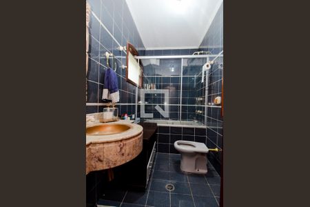 Casa à venda com 650m², 5 quartos e 6 vagasBanheiro da Suíte 2