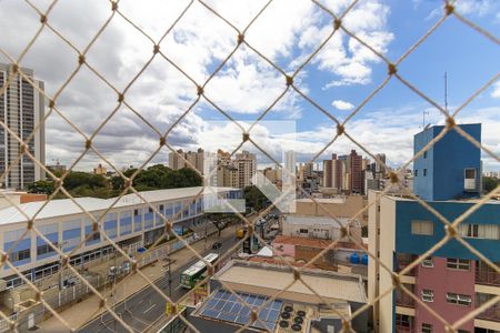 Vista da sala de apartamento para alugar com 3 quartos, 150m² em Vila Itapura, Campinas