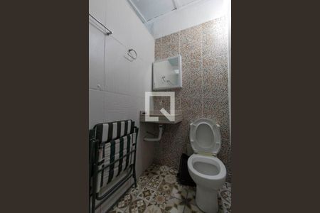 Apartamento à venda com 90m², 2 quartos e 1 vaga Apartamento à venda com 90m², 2 quartos e 1 vagaBanheiro de Serviço