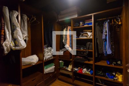 Casa à venda com 2700m², 6 quartos e 2 vagasCloset da Suíte 2