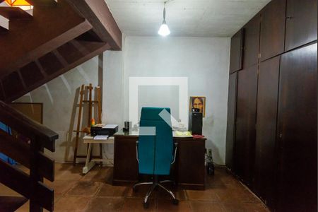 Casa à venda com 2700m², 6 quartos e 2 vagasEscadas