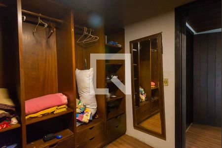 Casa à venda com 2700m², 6 quartos e 2 vagasCloset da Suíte 2