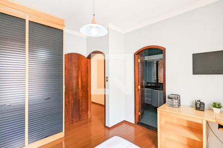 Casa à venda com 314m², 3 quartos e 3 vagas Casa à venda com 314m², 3 quartos e 3 vagasQuarto