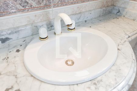 Casa à venda com 314m², 3 quartos e 3 vagas Casa à venda com 314m², 3 quartos e 3 vagasBanheiro da suíte 2