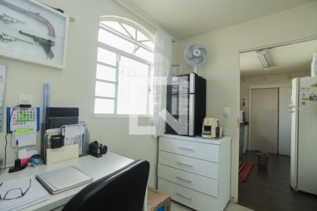 Casa à venda com 230m², 4 quartos e 3 vagasEscritório