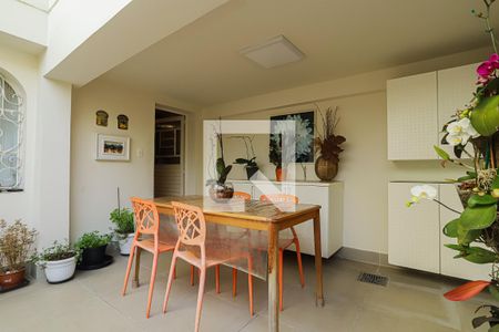 Casa à venda com 230m², 4 quartos e 3 vagasQuintal e Churrasqueira