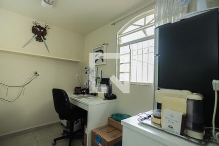 Casa à venda com 230m², 4 quartos e 3 vagasEscritório