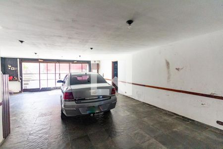 Casa à venda com 460m², 4 quartos e 5 vagas Casa à venda com 460m², 4 quartos e 5 vagasGaragem