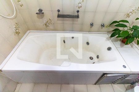 Casa à venda com 460m², 4 quartos e 5 vagas Casa à venda com 460m², 4 quartos e 5 vagasBanheiro da Suíte 2