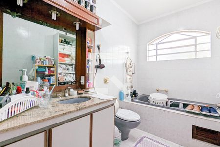 Casa à venda com 450m², 3 quartos e 3 vagasBanheiro da suíte 2 