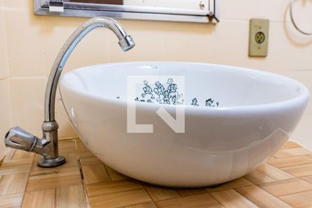 Casa à venda com 162m², 3 quartos e 5 vagas Casa à venda com 162m², 3 quartos e 5 vagasEdícula Banheiro da Suite Torneira