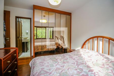 Casa de condomínio à venda com 220m², 5 quartos e 2 vagasQuarto 1