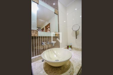 Casa de condomínio à venda com 220m², 5 quartos e 2 vagasSuite