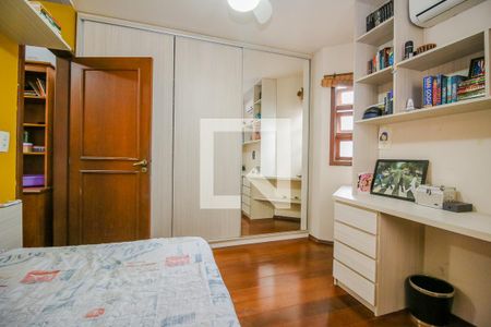 Casa de condomínio à venda com 220m², 5 quartos e 2 vagasQuarto 3