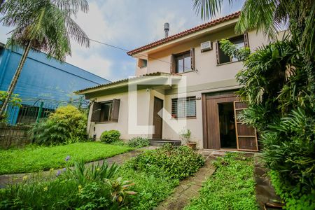 Casa de condomínio à venda com 220m², 5 quartos e 2 vagasFachada da casa