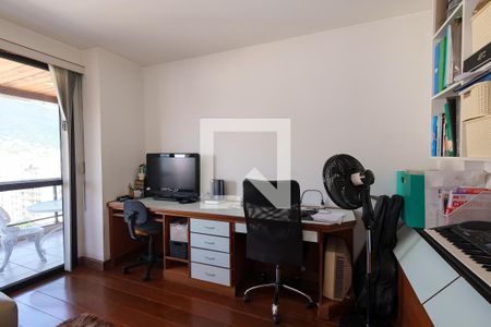 Apartamento à venda com 302m², 3 quartos e 2 vagasQuarto 2