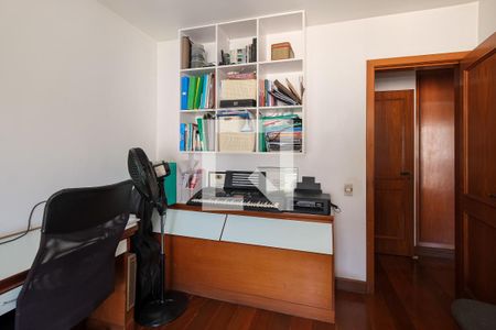 Apartamento à venda com 302m², 3 quartos e 2 vagasQuarto 2